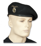 Boina negra con escudo bripac