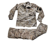 Uniforme completo arido pixelado "Talla 1N" "Seminuevo" con Chambergo (original ET)