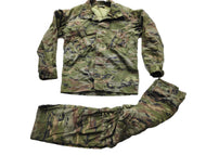 Uniforme completo boscoso pixelado "Talla 1C" "Seminuevo" con Cinturon (original ET)
