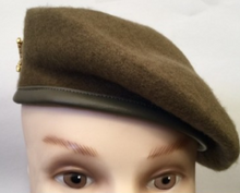 Boina Caqui del Mando de Artillería de Campaña y Mando de Artillería Antiaérea