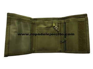 Cartera de camuflaje con galon de estrella y cadena