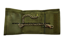 Cartera de camuflaje con galon de estrella y cadena