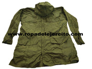 Chaquetilla impermeable con capucha