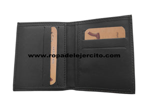 Cartera porta placa de piel con solapa oculta "Hecha a mano en España"