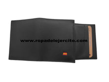 Cartera porta placa de piel con solapa oculta "Hecha a mano en España"