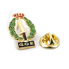 Pin GOE COE verde/dorado