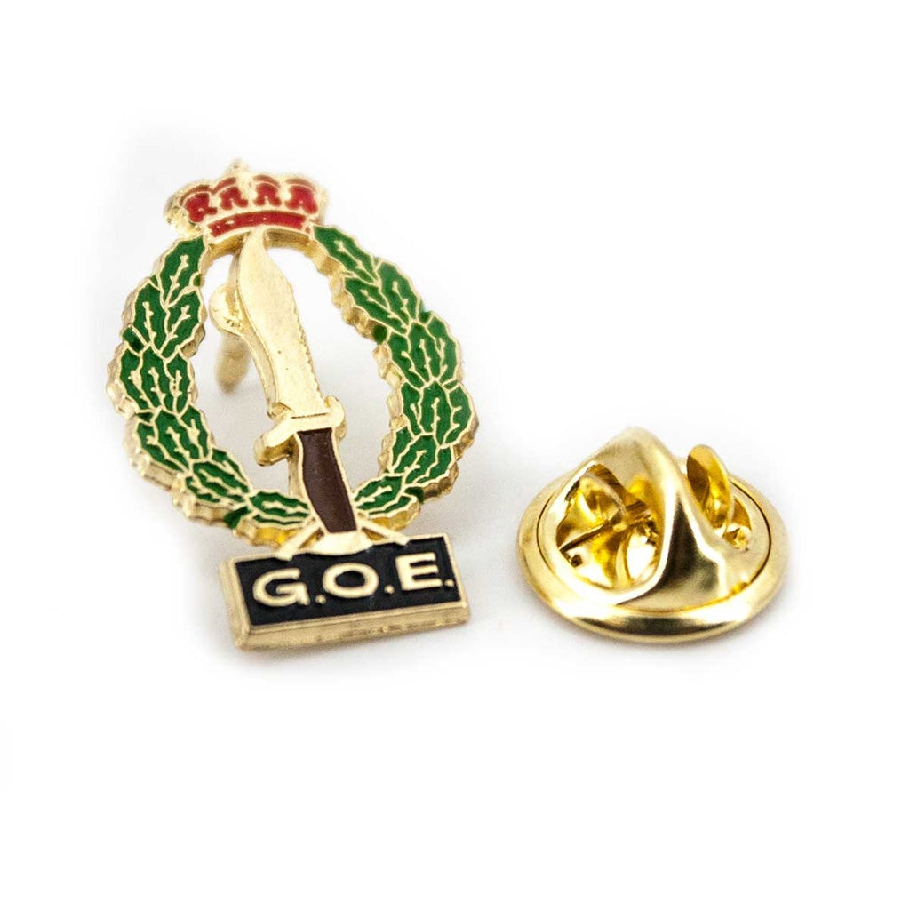 Pin GOE COE verde/dorado