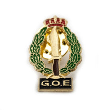 Pin GOE COE verde/dorado