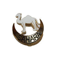 Emblema metalico sahara camello blanco