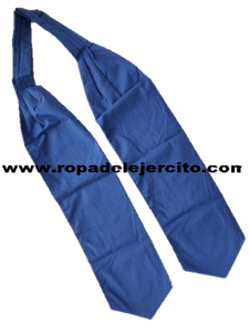 Pañuelos azules original del ejercito complementando a la boina azul onu